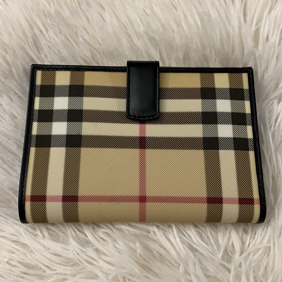 Burberry - Picture 3 of 9